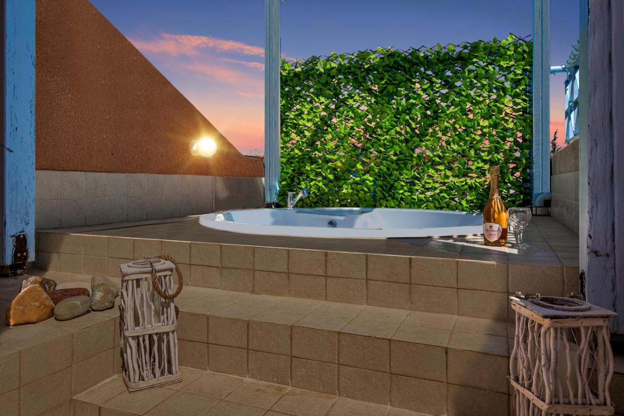 Antonia's Palace Rooftop Jacuzzi Stunning View Willa